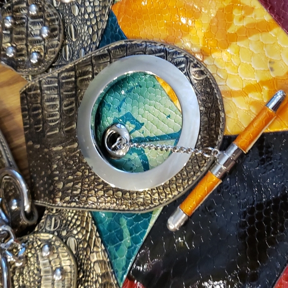 DS bags Funky and Stylish Faux snake skin large handbag tote. - Picture 5 of 10